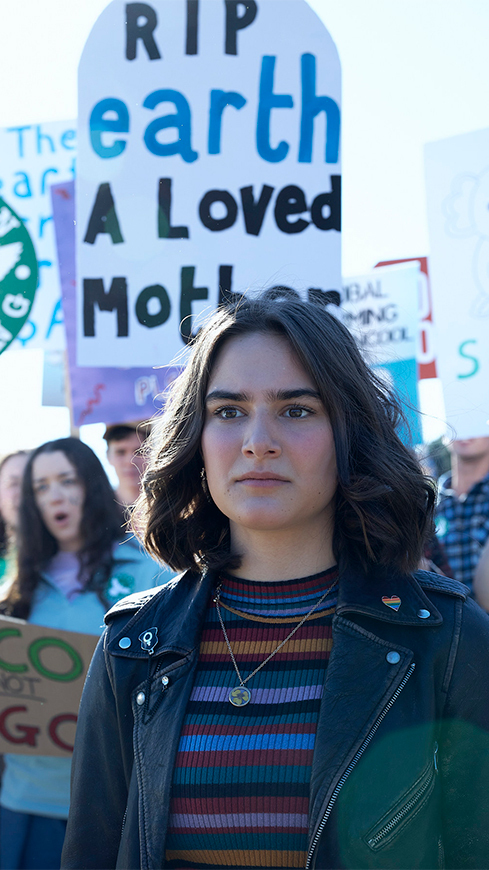 The Pm S Daughter Cat Portrait 489x870px The Pm S Daughter Cat Portrait 489x870px